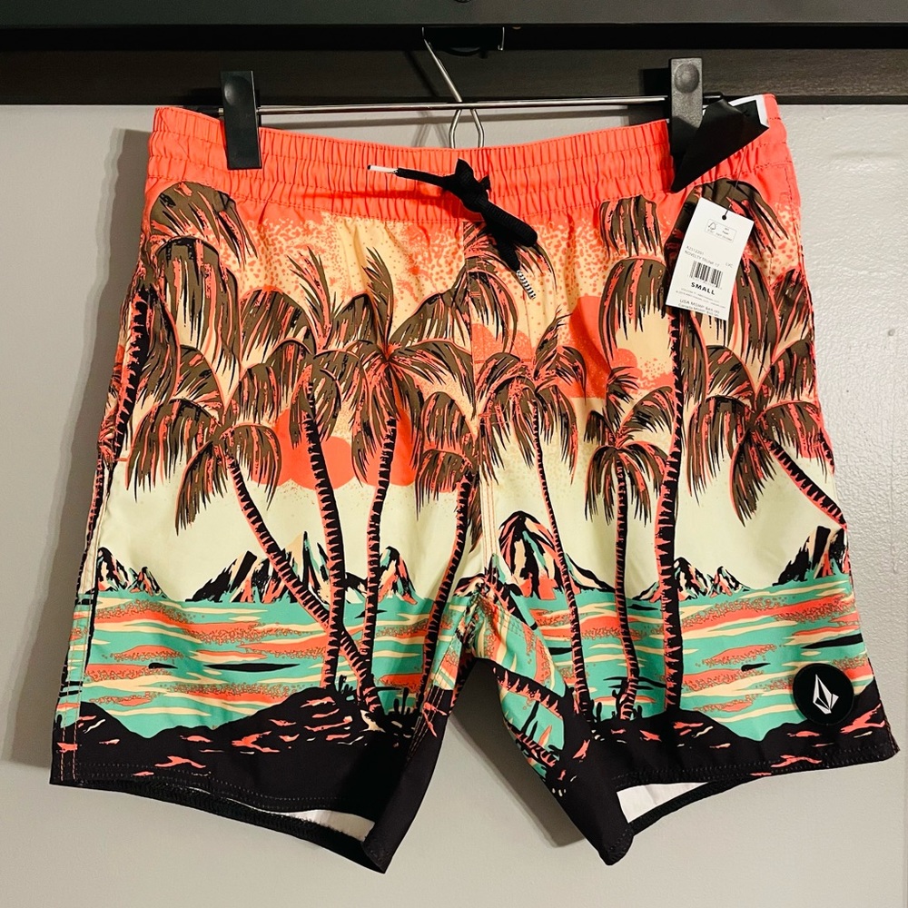 New with tags men’s board shorts size small